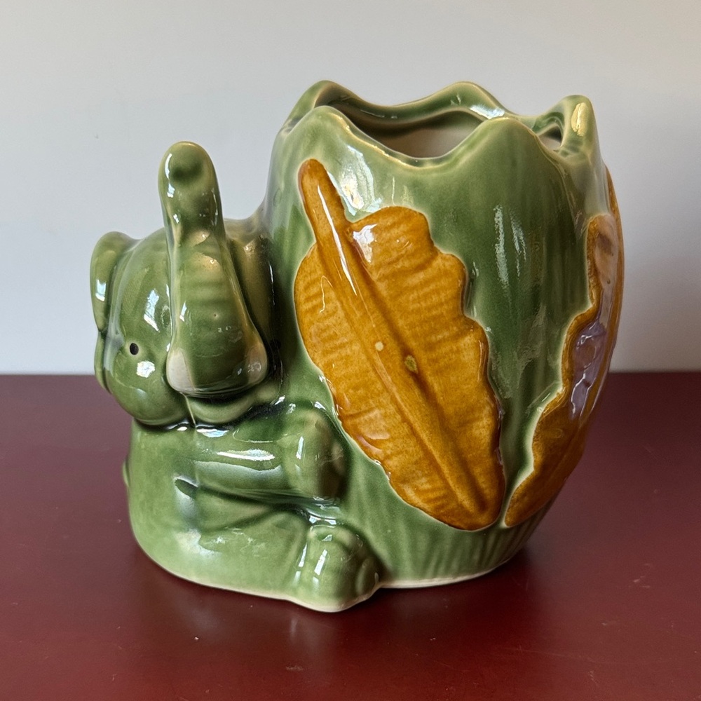Vintage Majolica-style Green Elephant Ceramic Planter - Picture 2 of 7